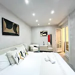 11 - Studio Champs-Elysees